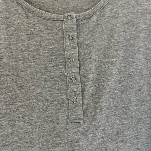 ⭐️NWOT - Torrid - Size 2 - Grey & Neon Pink 3/4 Sleeve Rugby Shirt with snaps - Picture 4 of 4